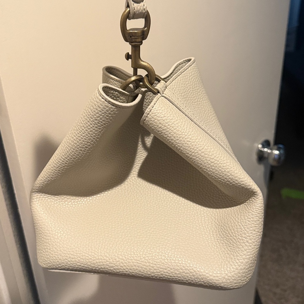 Angela Roi Elegant light gray Leather Shoulder Bag - Picture 7 of 8